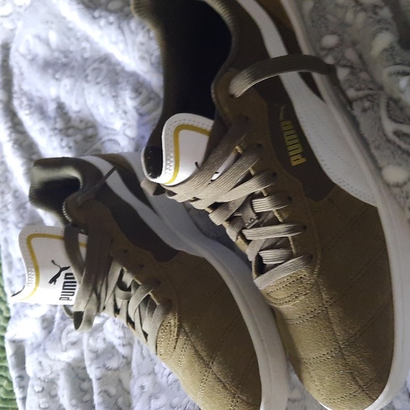 Puma Men's 10 Olive Suede Sneakers, Worn Once Indoors Display, New w Box - Picture 6 of 11